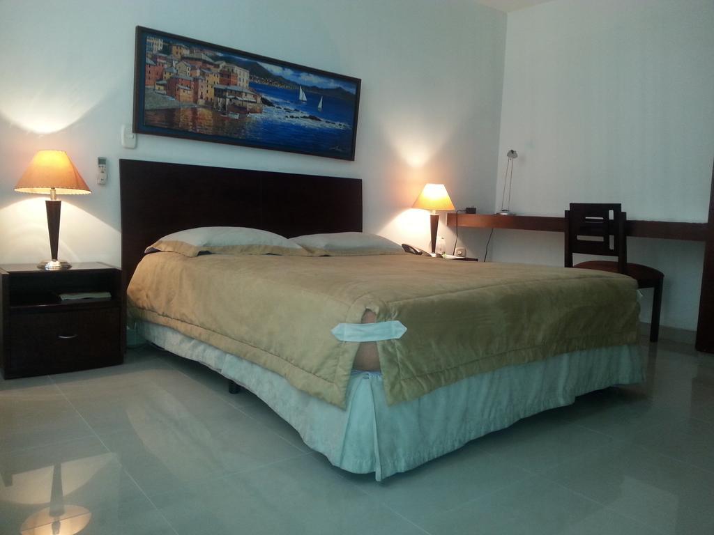 Hotel Cuarta Avenida กาลี ภายนอก รูปภาพ